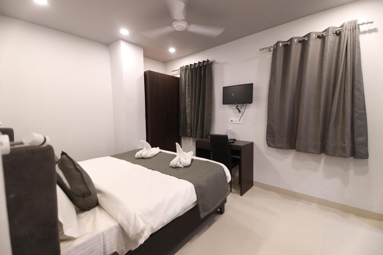 Hotel Nirpra Regency Nové Dillí Exteriér fotografie