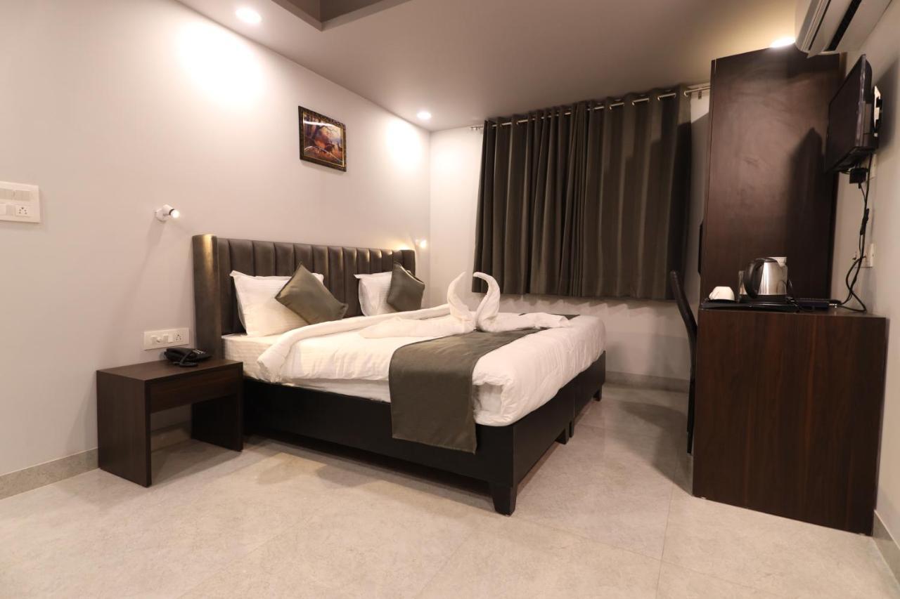 Hotel Nirpra Regency Nové Dillí Exteriér fotografie