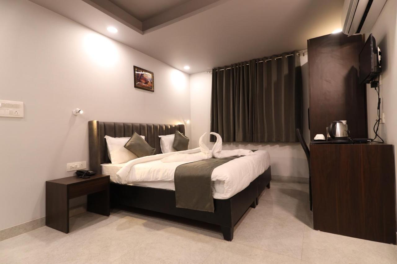 Hotel Nirpra Regency Nové Dillí Exteriér fotografie
