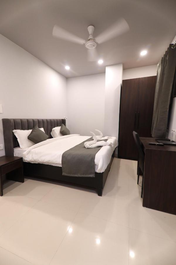 Hotel Nirpra Regency Nové Dillí Exteriér fotografie