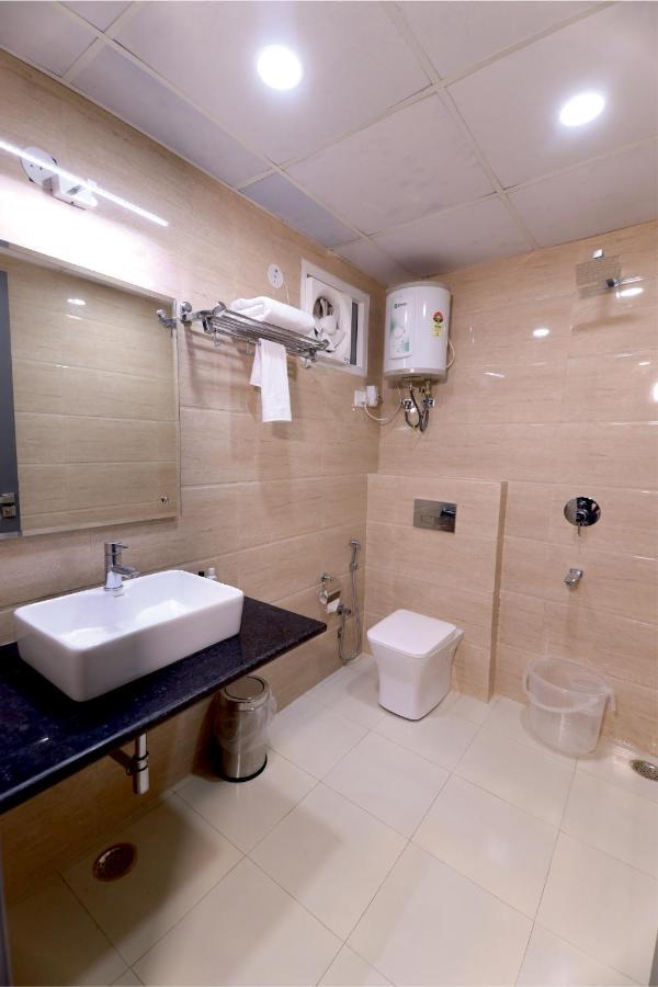 Hotel Nirpra Regency Nové Dillí Exteriér fotografie